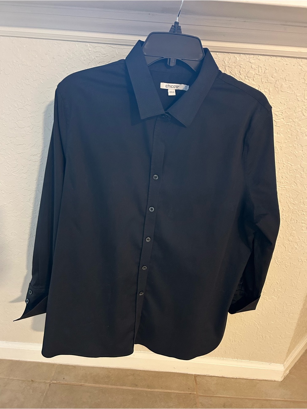 Chico's Black Dress Shirt - Classic Button-Front